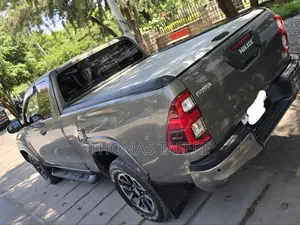 Toyota Hilux 2021 Beige