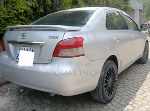 Toyota Yaris 2010 Silver