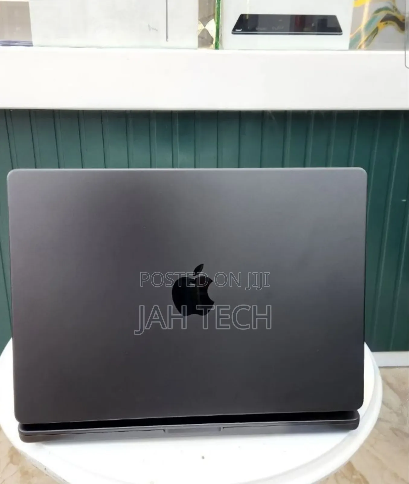 New Laptop Apple MacBook Pro 2023 M3 18GB Apple M3 Pro SSD 512GB