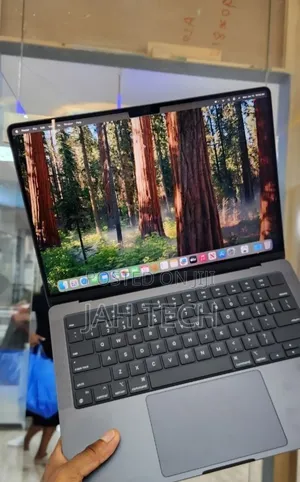 New Laptop Apple MacBook Pro 2023 M3 18GB Apple M3 Pro SSD 512GB