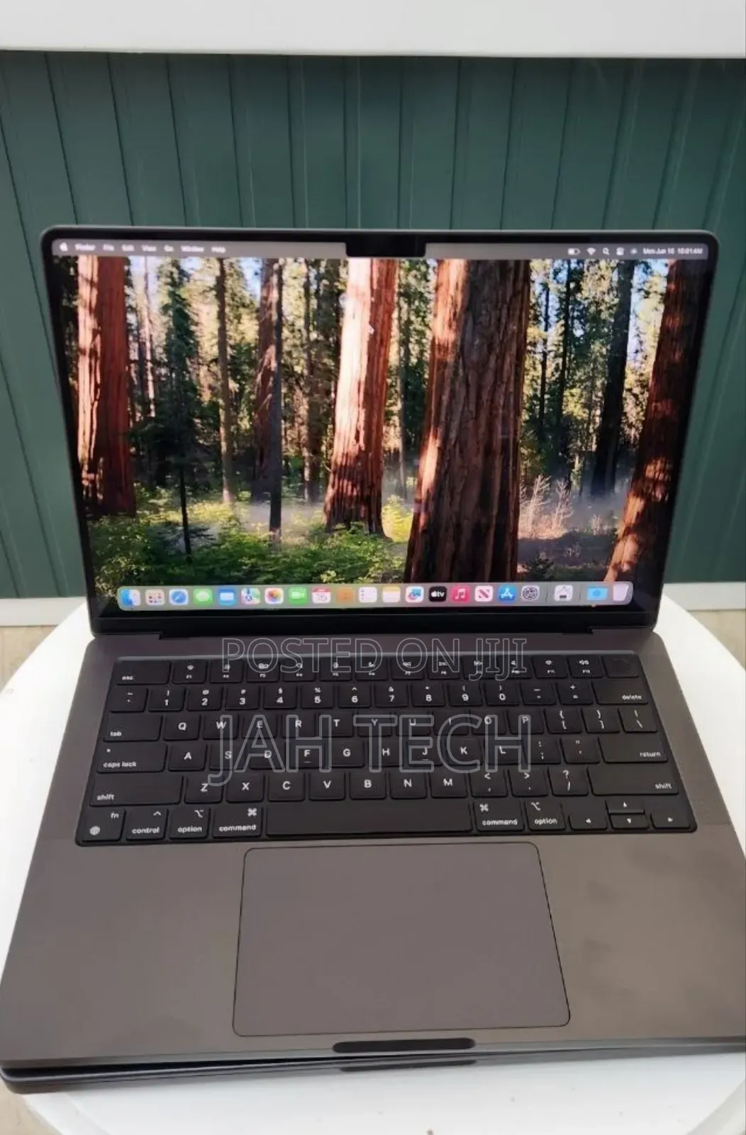 New Laptop Apple MacBook Pro 2023 M3 18GB Apple M3 Pro SSD 512GB