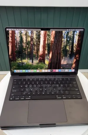 New Laptop Apple MacBook Pro 2023 M3 18GB Apple M3 Pro SSD 512GB