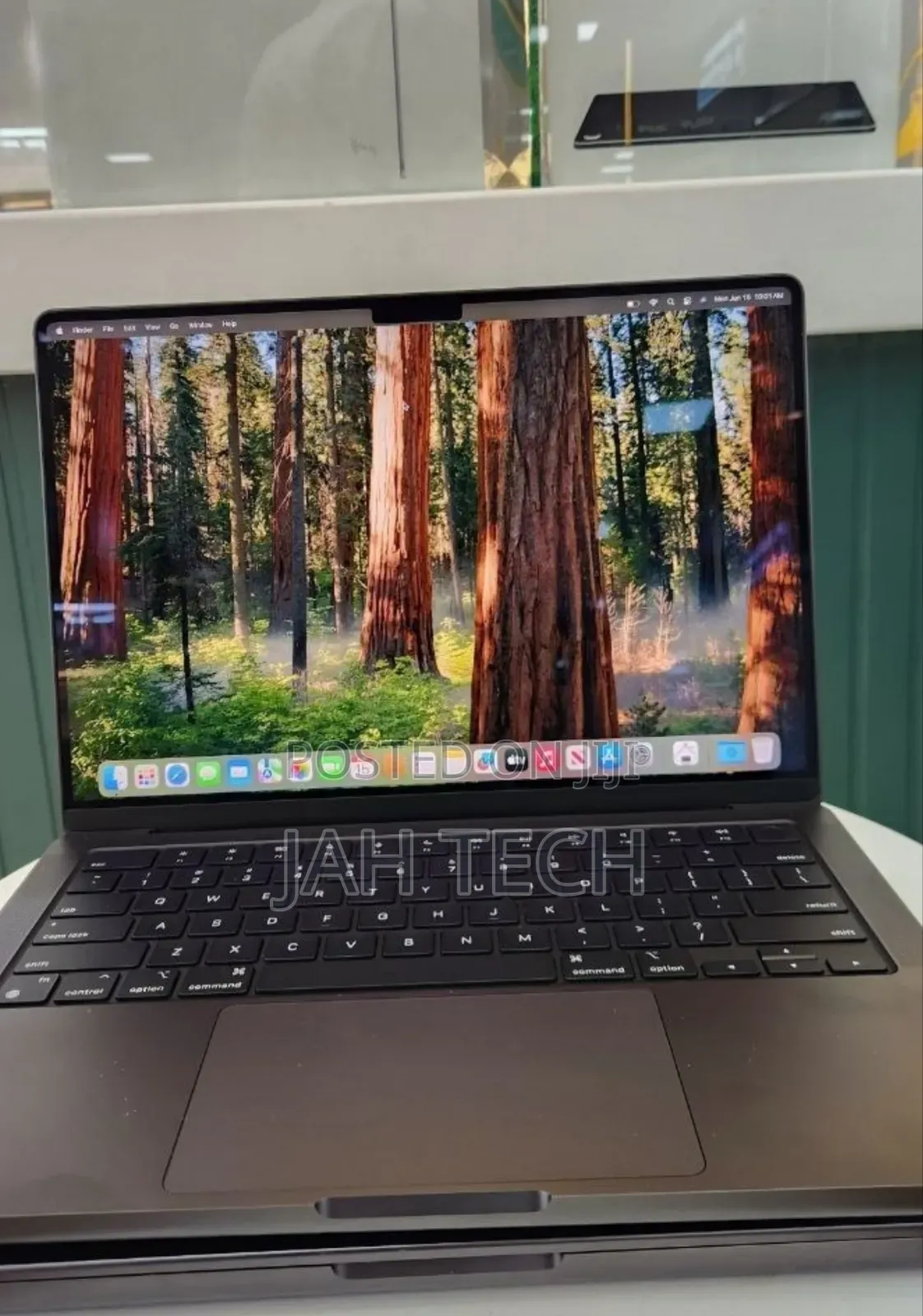 New Laptop Apple MacBook Pro 2023 M3 18GB Apple M3 Pro SSD 512GB