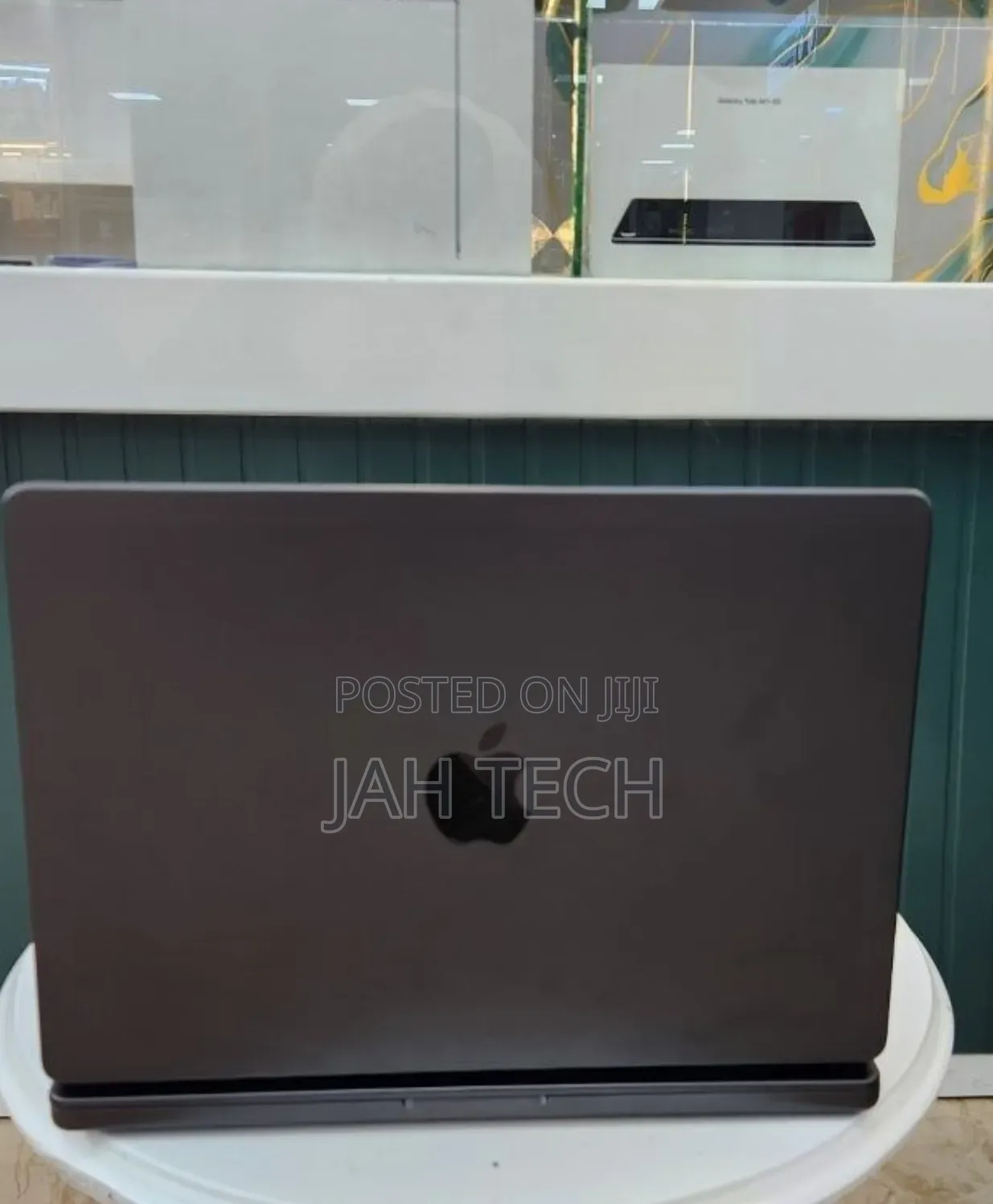 New Laptop Apple MacBook Pro 2023 M3 18GB Apple M3 Pro SSD 512GB