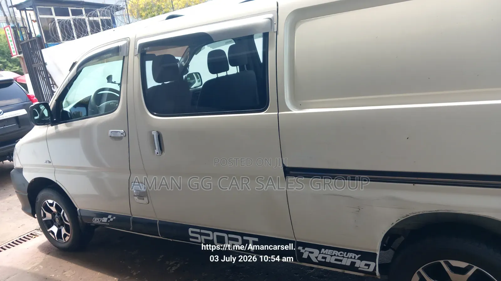 Toyota HiAce 2011 White