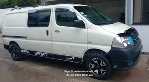 Toyota HiAce 2011 White