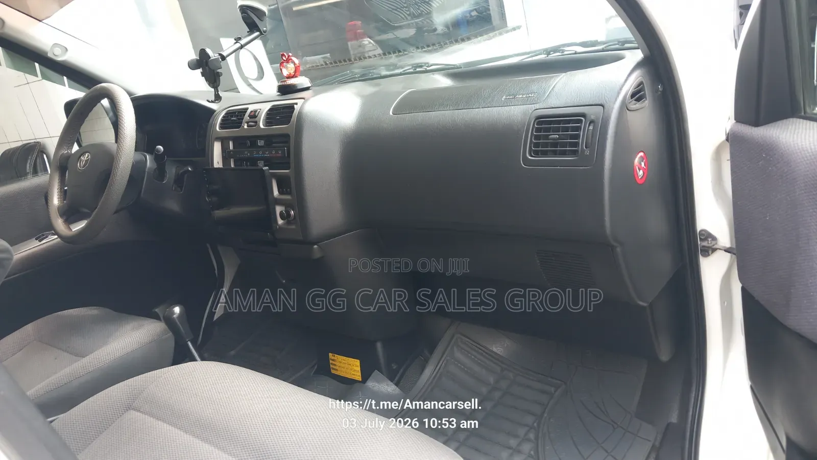 Toyota HiAce 2011 White