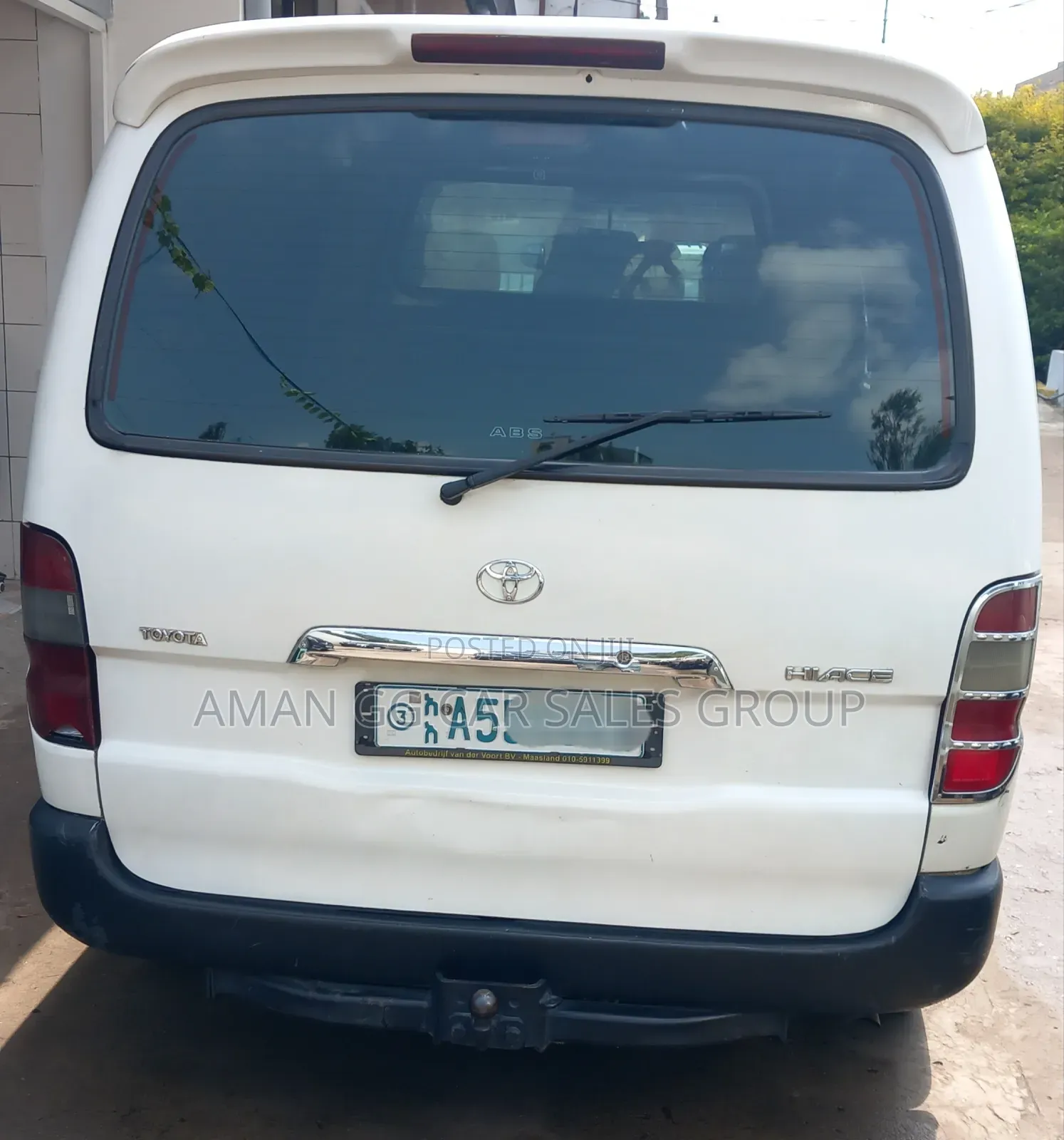Toyota HiAce 2011 White