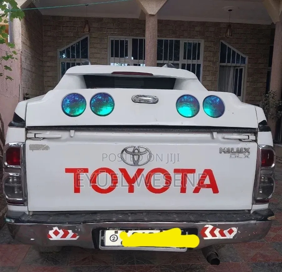 Toyota Hilux 2013 White