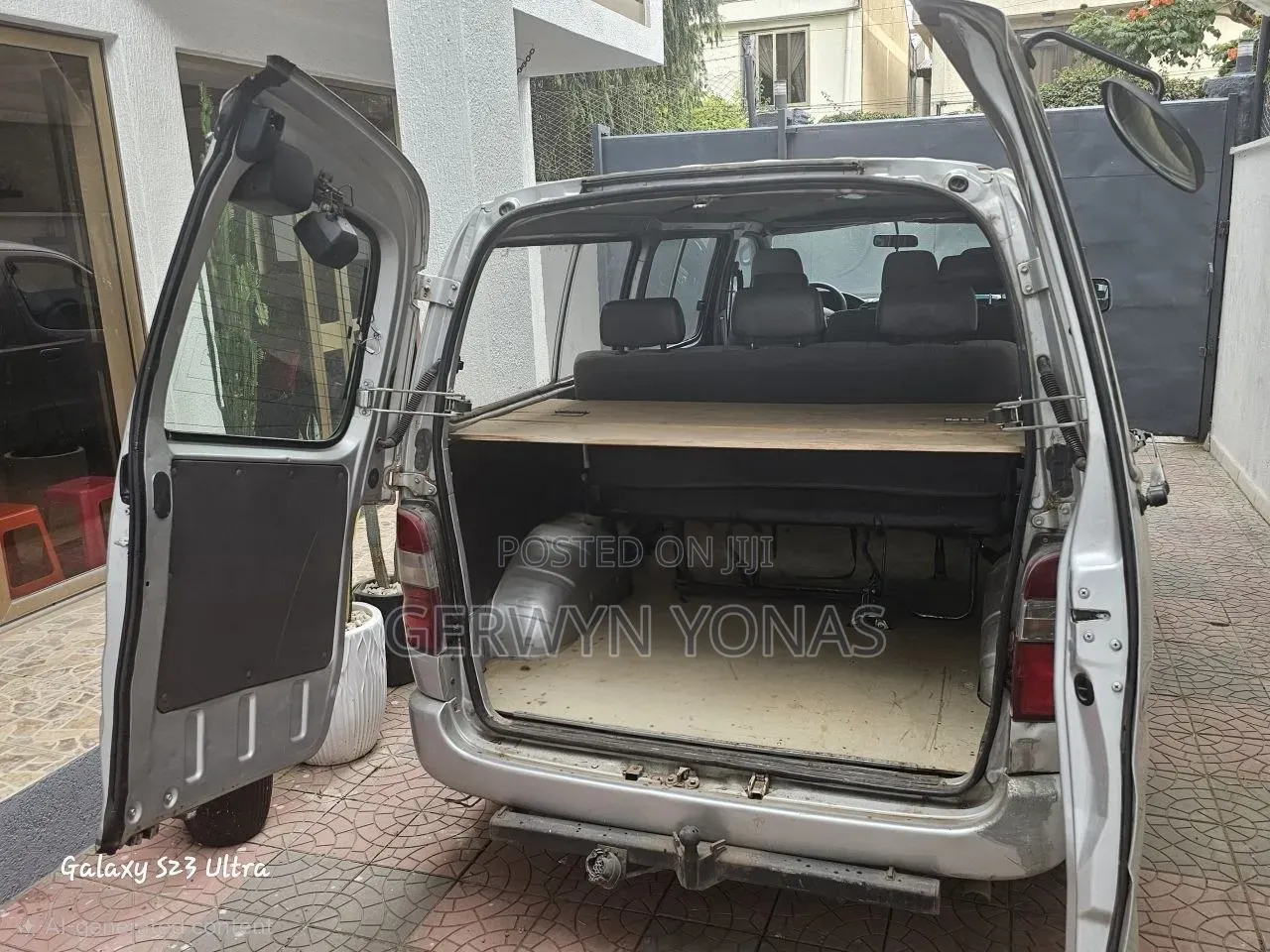 Toyota HiAce 2008 Silver