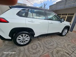 New Toyota Corolla Cross 2023 White