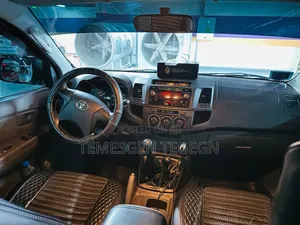 Toyota Hilux 2015 White