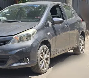 Toyota Yaris 2012 Gray