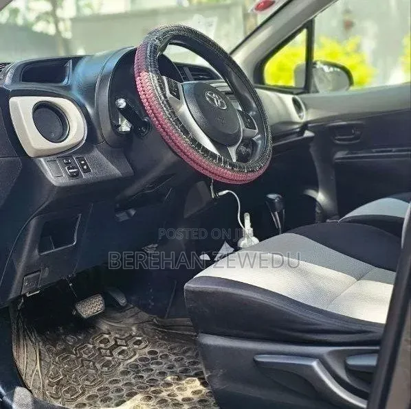 Toyota Yaris 2012 Gray