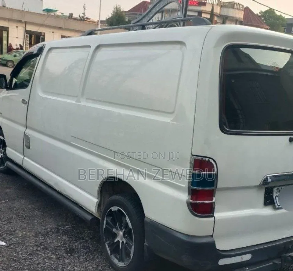 Toyota Hilux 2011 White