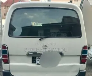 Toyota Hilux 2011 White