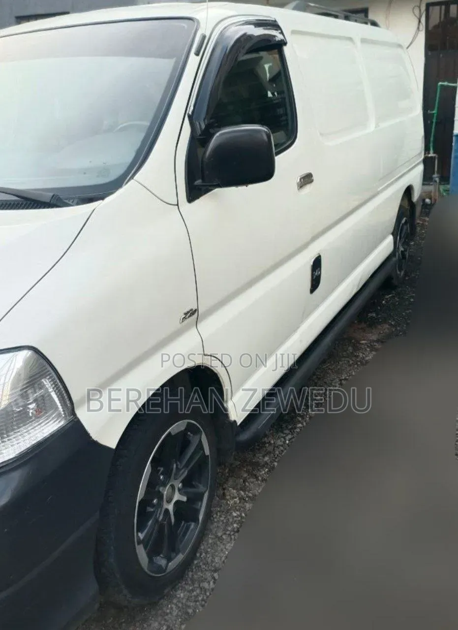 Toyota Hilux 2011 White