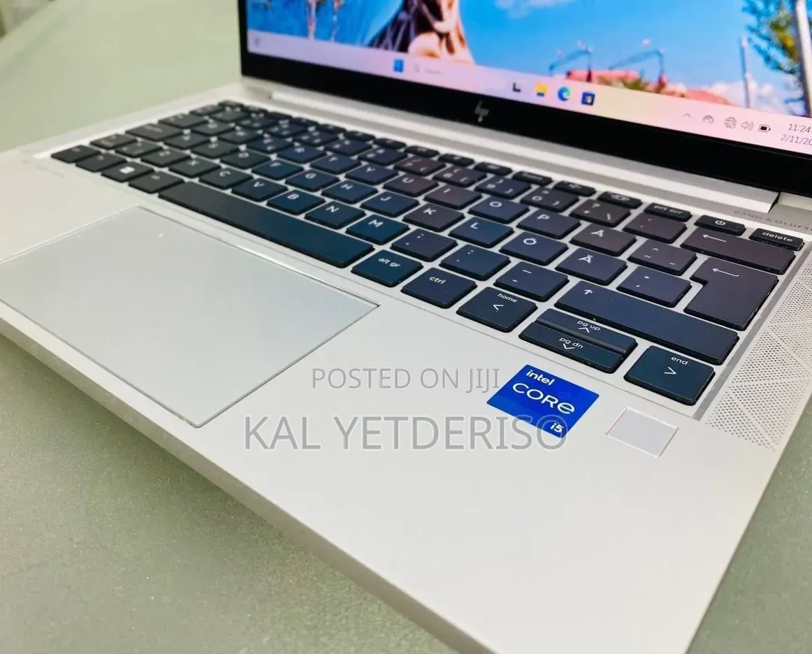 New Laptop HP EliteBook 830 G8 16GB Intel Core i5 SSD 512GB