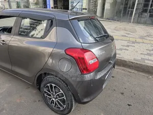 Suzuki Swift 2022 Gray