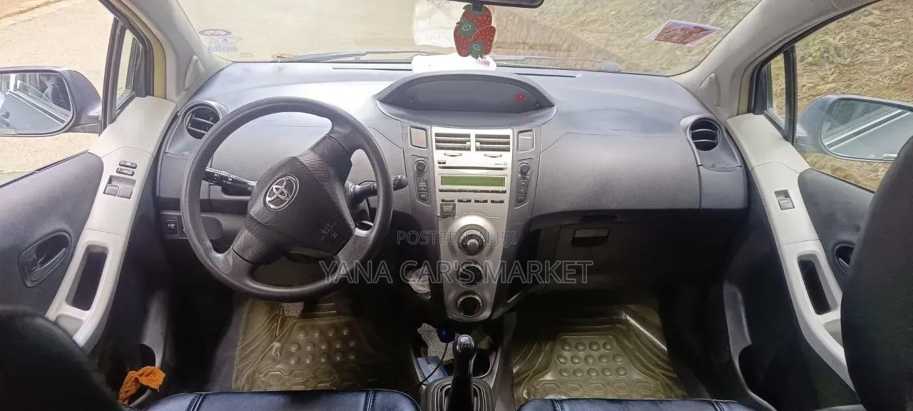 Toyota Yaris 2009 Gray
