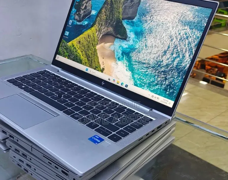 New Laptop HP EliteBook 830 G8 16GB Intel Core i5 SSD 512GB