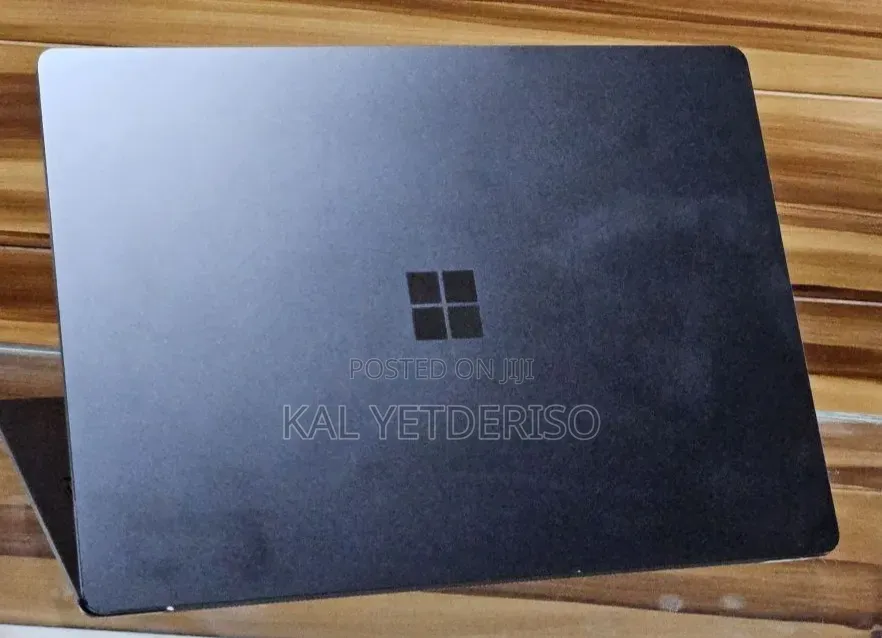 New Laptop Microsoft Surface 16GB Intel Core i7 SSD 256GB