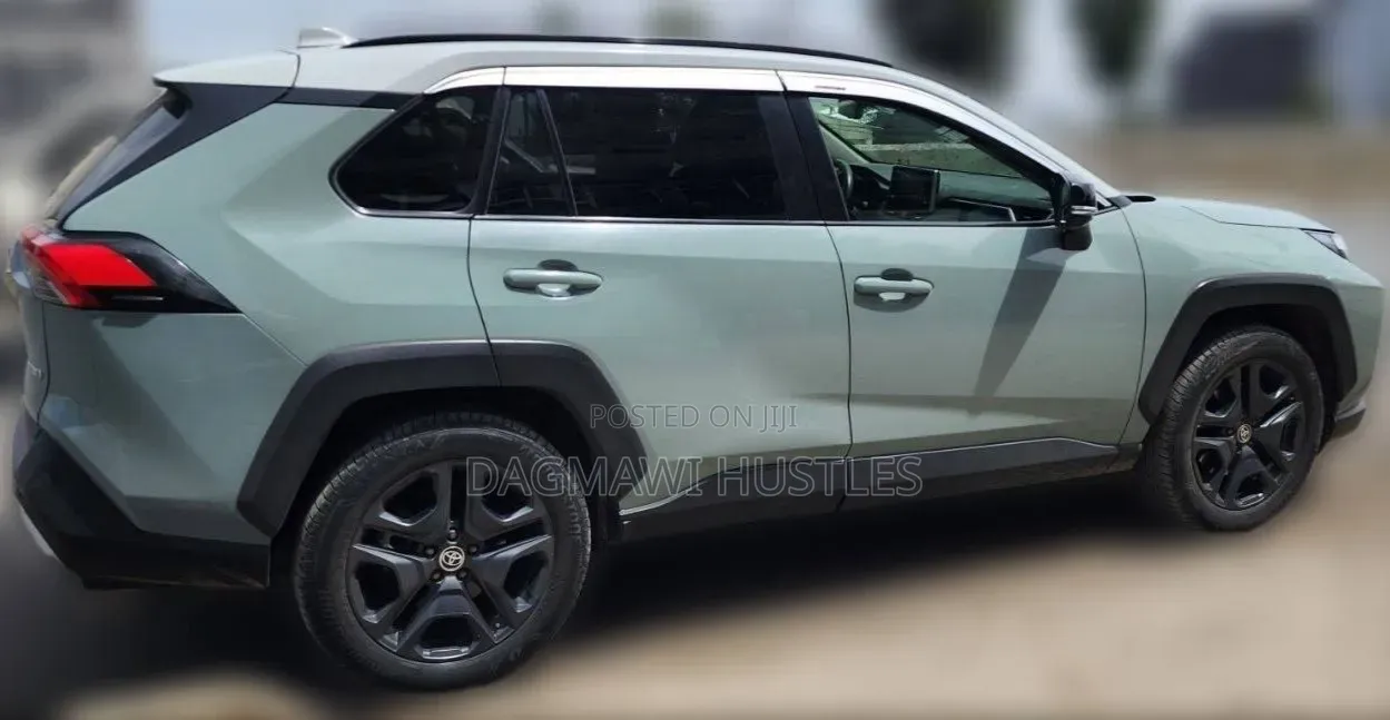 Toyota RAV4 Hybrid 2023 Green