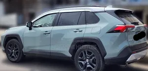 Toyota RAV4 Hybrid 2023 Green