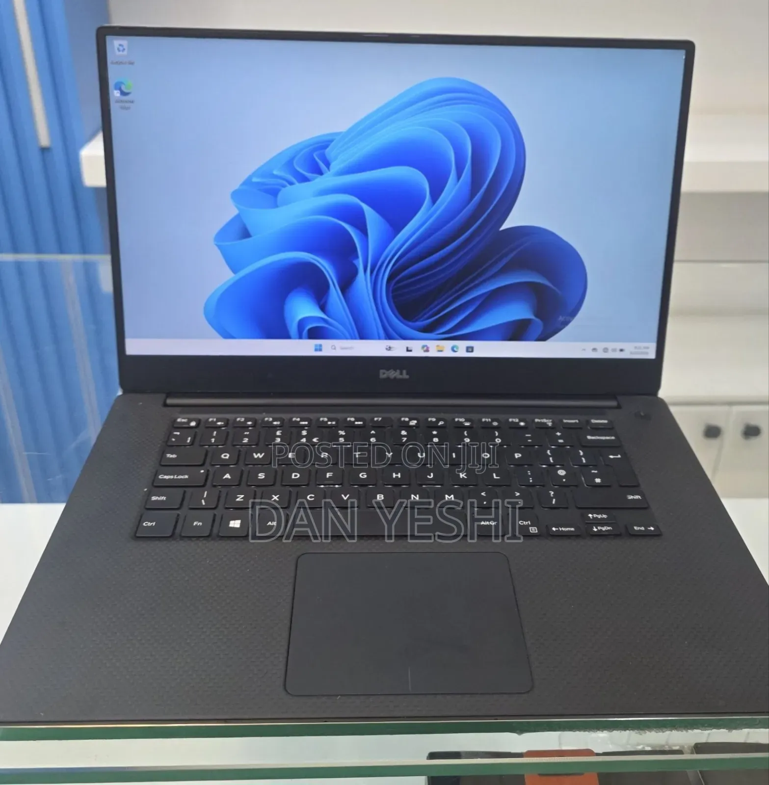 New Laptop Dell Precision 15 3520 16GB Intel Core i7 SSD 512GB