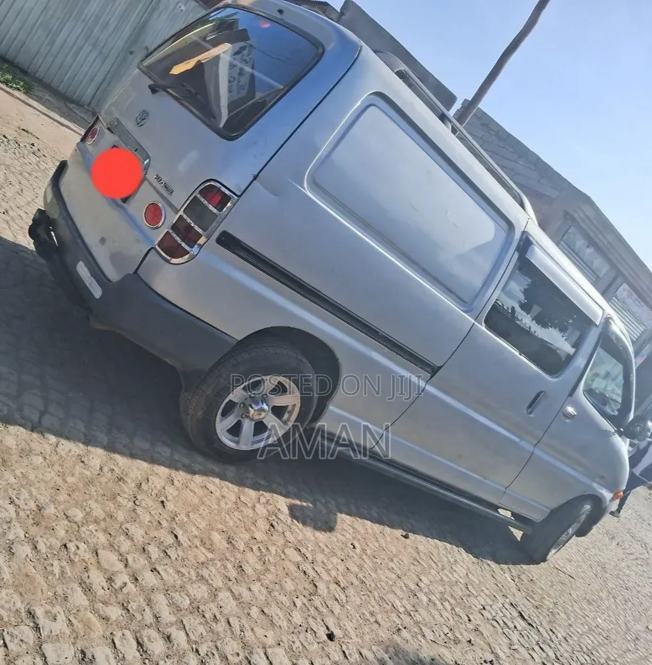 Toyota HiAce 2005 Silver