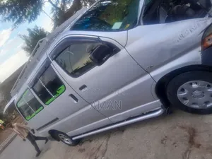 Toyota HiAce 2005 Silver