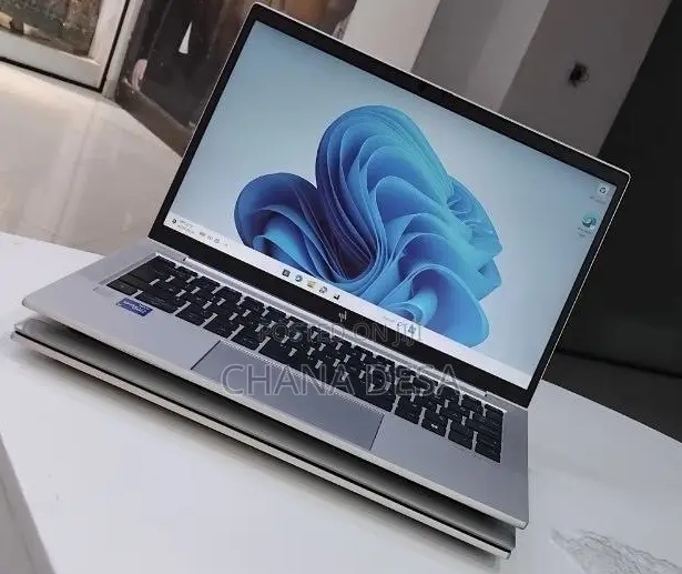New Laptop HP EliteBook 830 G8 16GB Intel Core i5 SSD 512GB