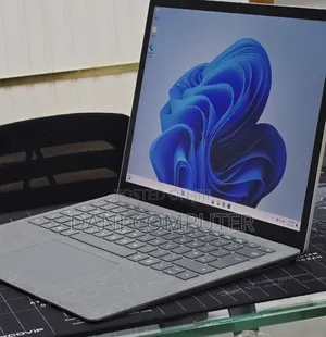 New Laptop Microsoft Surface 16GB Intel Core i7 SSD 512GB