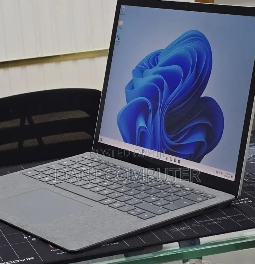New Laptop Microsoft Surface 16GB Intel Core i7 SSD 512GB
