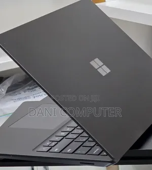 New Laptop Microsoft Surface 16GB Intel Core i7 SSD 512GB