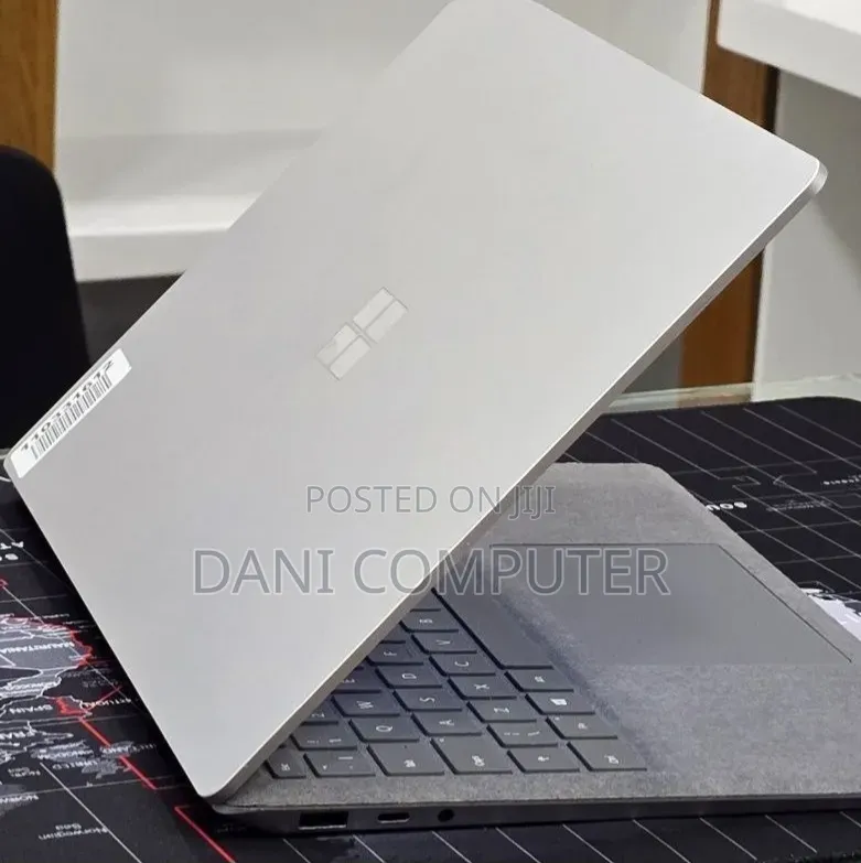New Laptop Microsoft Surface 16GB Intel Core i5 SSD 512GB