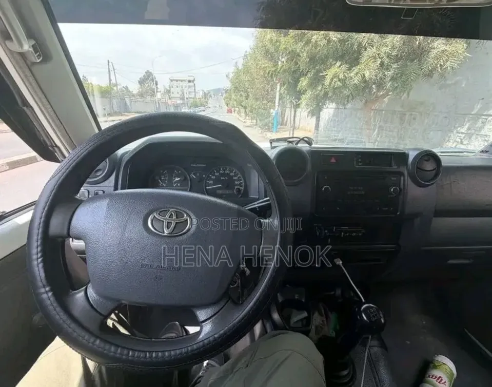 Toyota Land Cruiser 2016 White