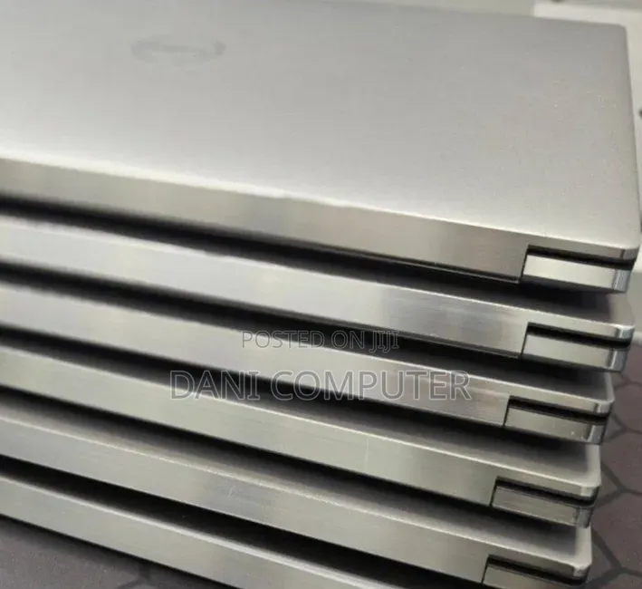 New Laptop Dell Precision 15 3520 16GB Intel Core i7 SSD 512GB