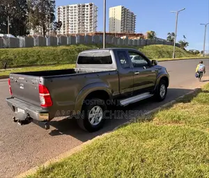 Toyota Hilux 2012 Gray