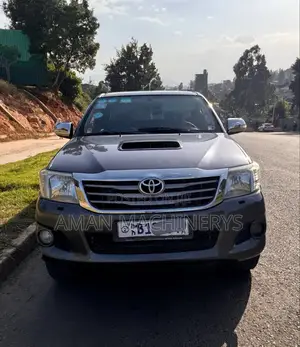Toyota Hilux 2012 Gray