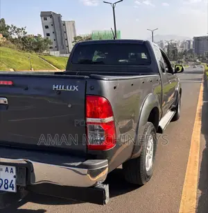 Toyota Hilux 2012 Gray