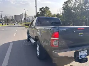Toyota Hilux 2012 Gray