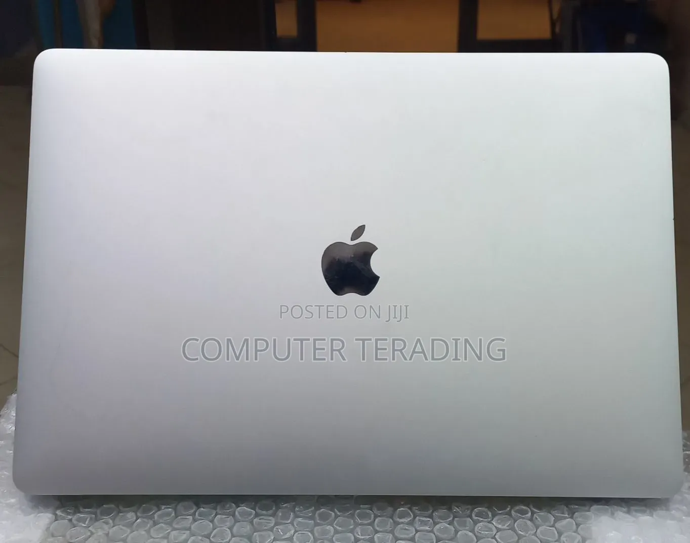 New Laptop Apple MacBook Pro 2018 16GB Intel Core i7 SSD 256GB