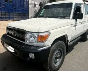 Toyota Land Cruiser 4.0 V6 GXR 2016 White