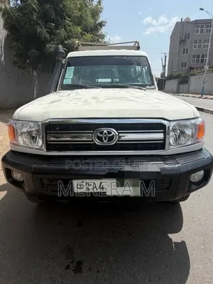 Toyota Land Cruiser 4.0 V6 GXR 2016 White