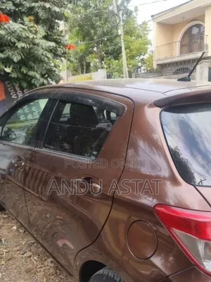 Toyota Yaris 2012 Brown
