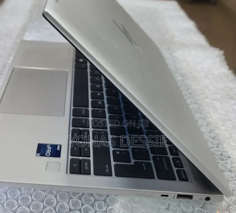 New Laptop HP EliteBook 830 G9 16GB Intel Core i5 SSD 512GB