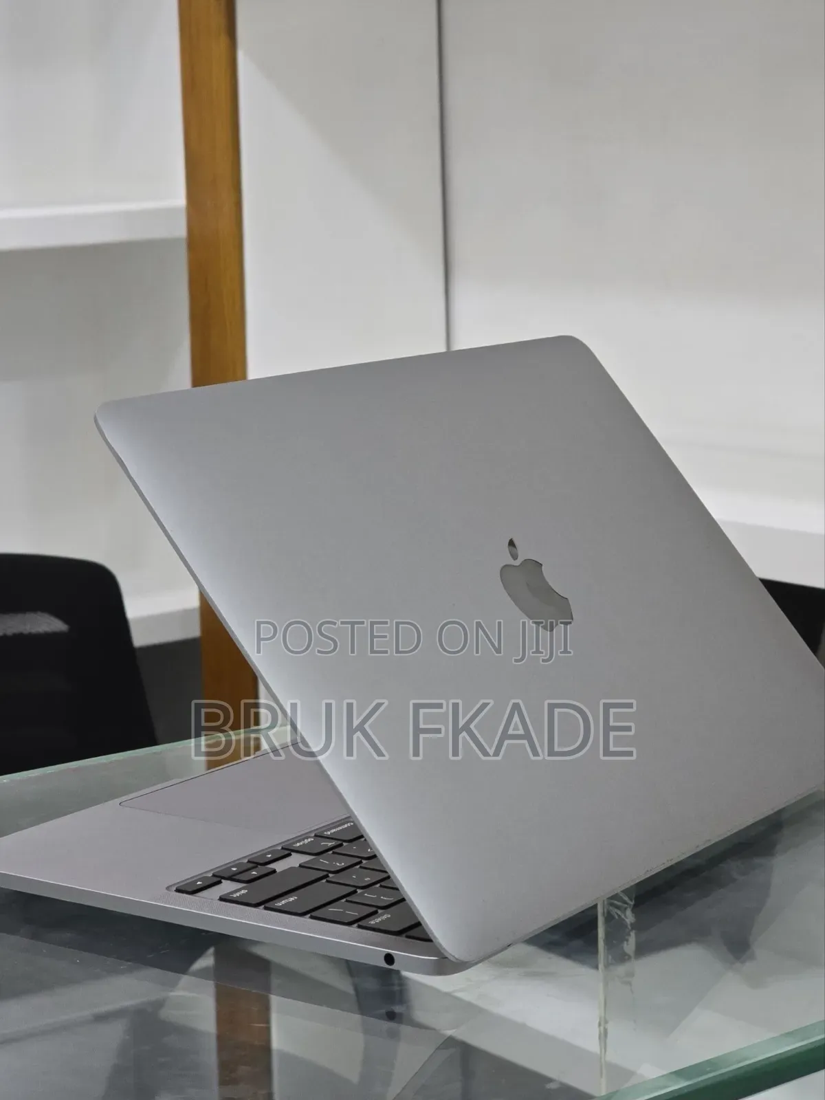 New Laptop Apple MacBook Pro 2021 M1 8GB Apple M1 Pro SSD 512GB