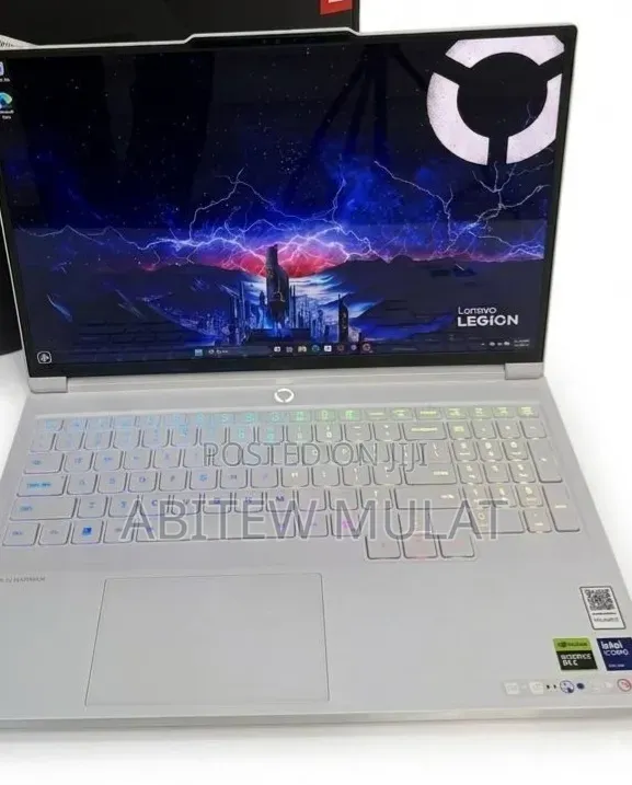 New Laptop Lenovo Legion Pro 7 32GB Intel Core Ultra 9 SSD 1T