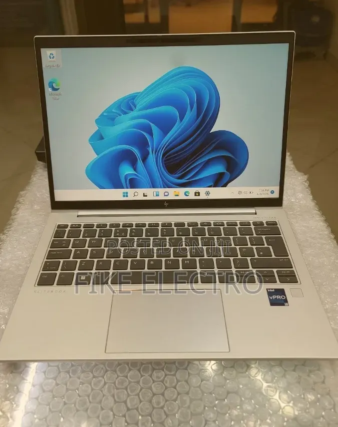 New Laptop HP EliteBook 830 G9 16GB Intel Core i5 SSD 512GB
